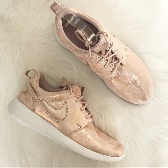 NIKE Run Roshe Running Sneakers Metallic Bronze - Picture 2 of 7
